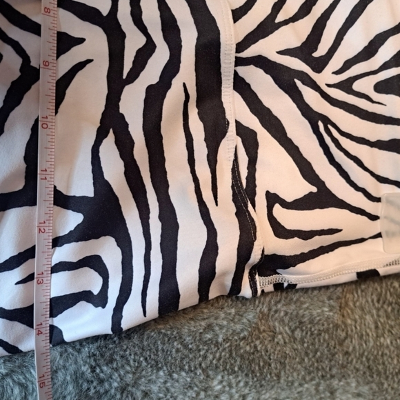 Cute ZEBRA PRINT leggings - Picture 4 of 4